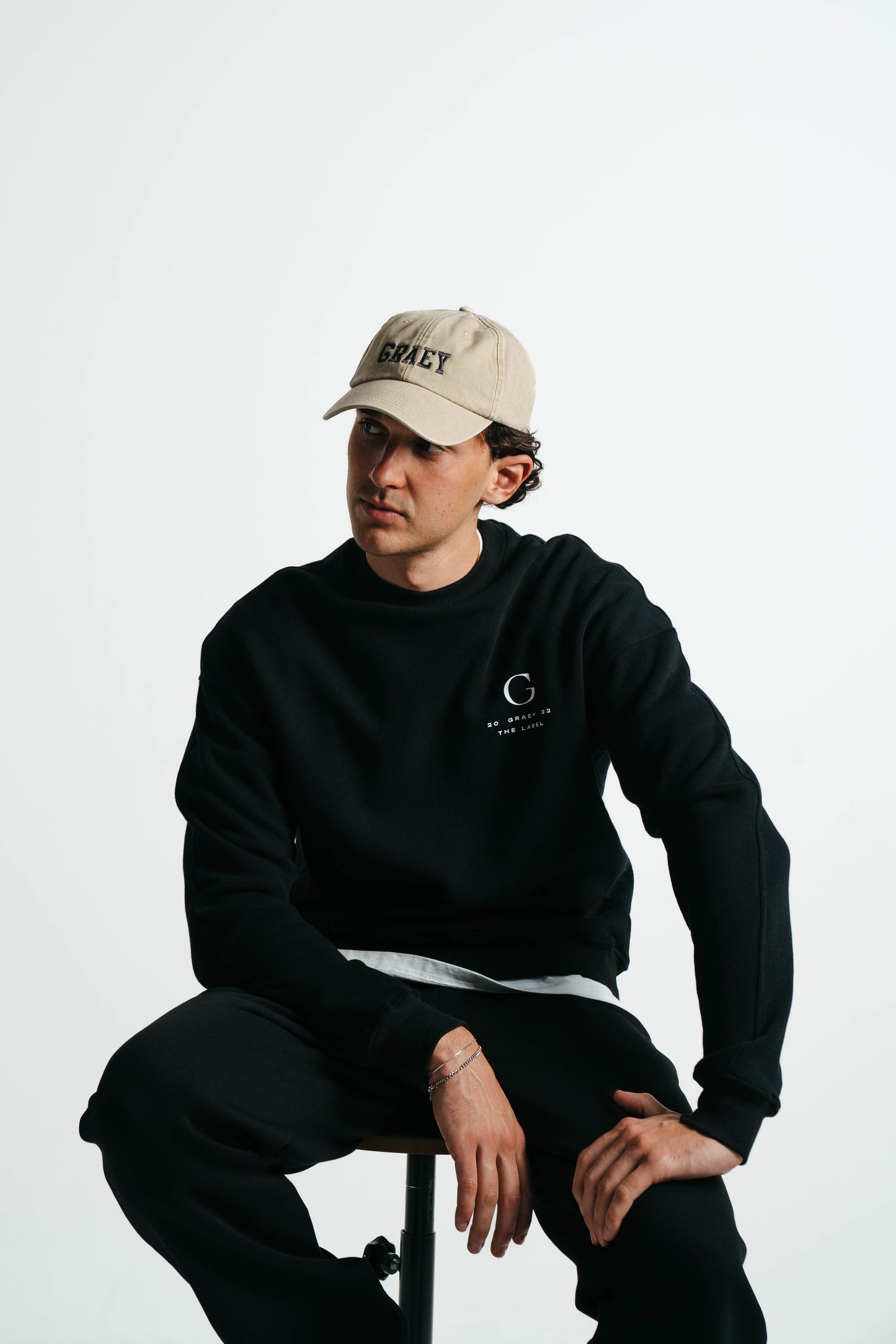 Initial sweater | Black
