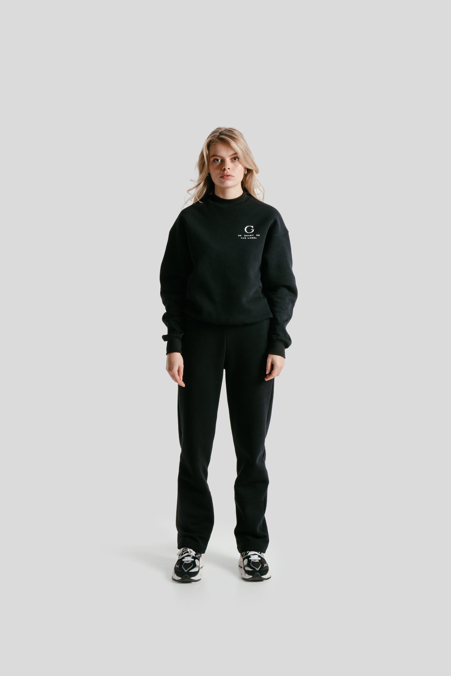 Initial sweater | Black